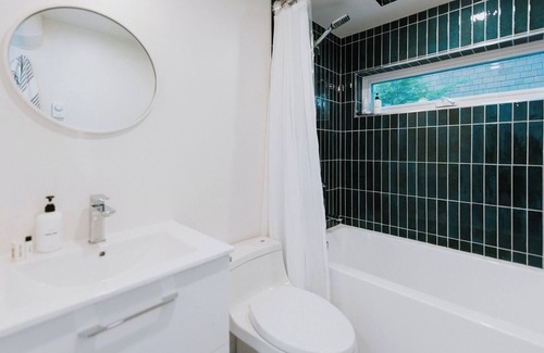 Halfmoon Bay Apartment | Oceanfront Wood Fired Tub - Studio Sacré