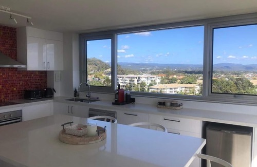 Burleigh Heads Apartment | Oceania Beachside Holiday Apartments