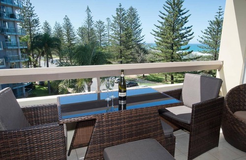 Burleigh Heads Apartment | Oceania Beachside Holiday Apartments