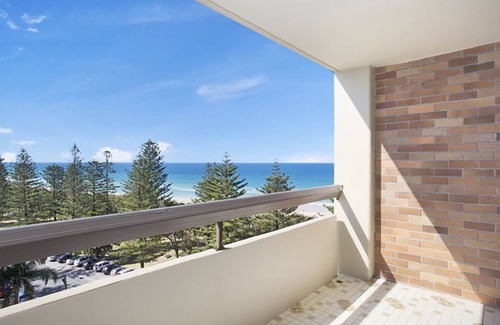 Burleigh Heads Apartment | Oceania Beachside Holiday Apartments
