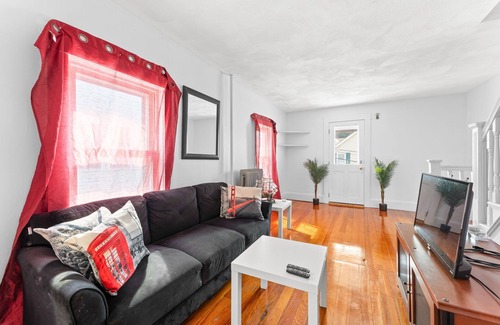 Winthrop Apartment | Oceanside 3 Bed Apartment Near Boston