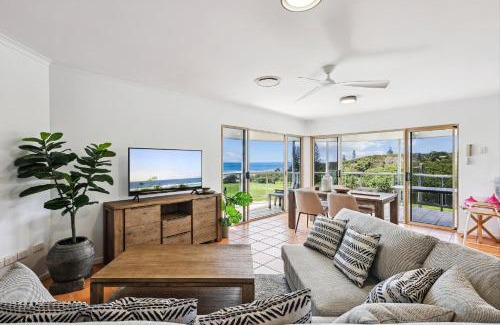 Point Arkwright Apartment | Oceanside Apartment with Views of Yaroomba Beach