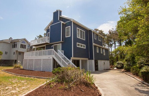 Corolla Light House | Oceanside, Close to Beach Access, Close to Shopping, Community Amenities, 717, Captains Quarters