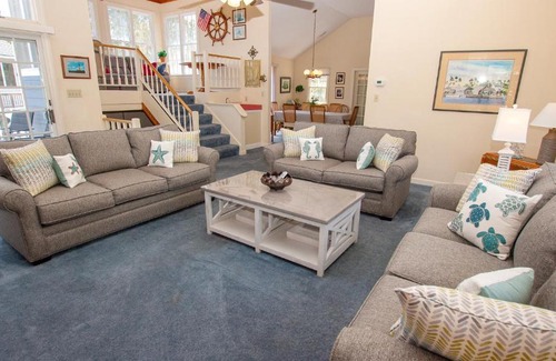 Corolla Light House | Oceanside, Close to Beach Access, Close to Shopping, Community Amenities, 717, Captains Quarters