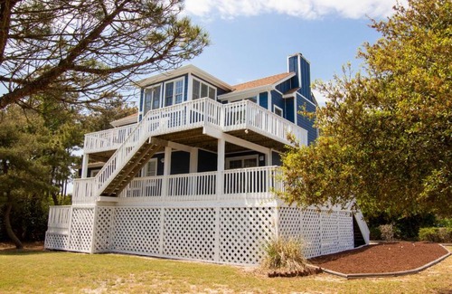 Corolla Light House | Oceanside, Close to Beach Access, Close to Shopping, Community Amenities, 717, Captains Quarters