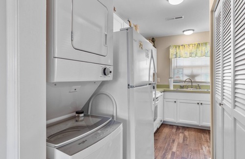 Pine Knoll Shores House | OCEANSIDE COMPLEX WITH POOLS & EASY BEACH ACCESS.