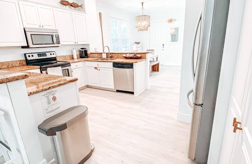 Islamorada House | Oceanside Getaway: Renovated Home with Boat Slip, Pool & Beach - Gated community