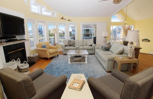 Whale Head Hill House | Oceanside, Ocean Views, Hot Tub, Close to Beach Access, 743, Golden Days