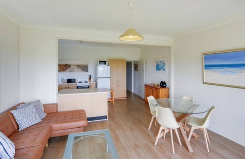 Avoca Beach Apartment | Oceanside - Pet Friendly Beachside Accommodation