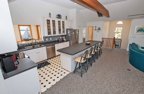 Ocean Hill House | Oceanside, Pool, Hot Tub, Community Amenities, VOH20, Laughing Duck