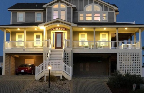 Corolla Light House | Oceanside, Priv Pool, ELEV, Hot Tub, Keyless entry, BH3, Knot 4 Sail