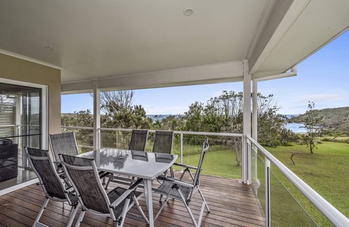 Arrawarra Headland House | Oceanview Beachfront - 11B Fuller St