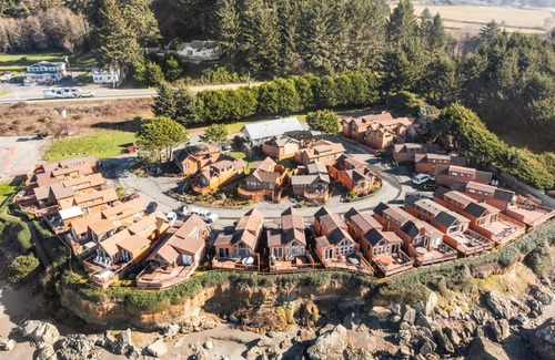 Smith River Apartment | Oceanview Cabin 22 w Jacuzzi Wonderful View