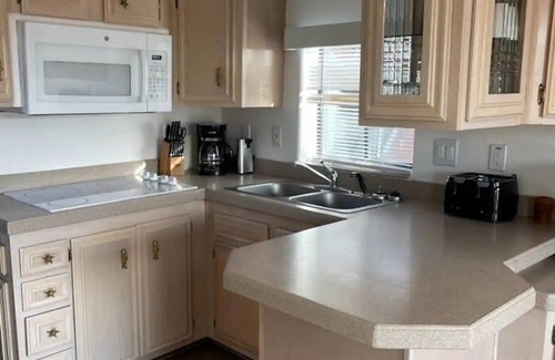 Smith River Apartment | Oceanview Cabin 25 w Jacuzzi Plesant Views
