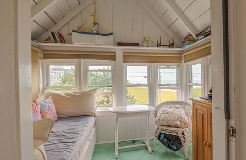 East Chop House | Oceanview East Chop Beach House - 4 Bed/2 Bath - 5 min walk to beach