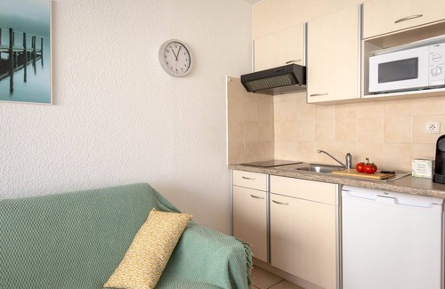 Saint-Raphael Apartment | Oceanview Gem: 2BR Apt with Terrace, Beach & City Center Access