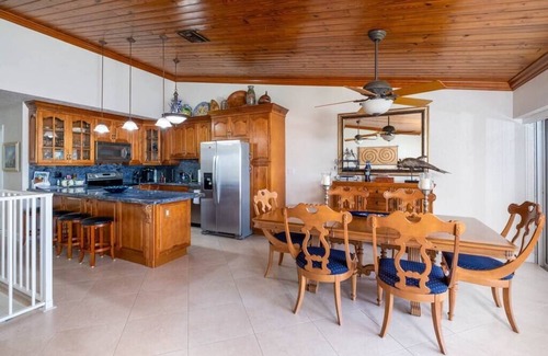 Key Largo Villa | Oceanview Marinaview Free Golf Cart Pool Pickleball