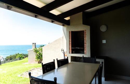 Shaka's Rock Apartment | Oceanview Oasis SEAVIEW - PRIVATE BRAAI - 9 HOLE PUTT-PUTT - TENNIS