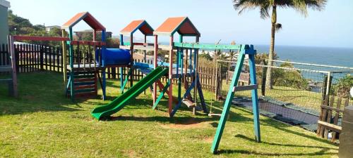 Shaka's Rock Apartment | Oceanview Oasis SEAVIEW - PRIVATE BRAAI - 9 HOLE PUTT-PUTT - TENNIS