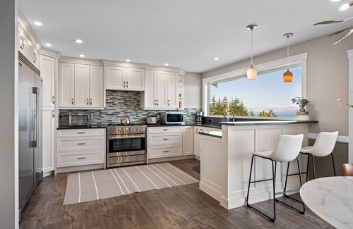 Regional District of Nanaimo House | Oceanview Paradise in Great Location!