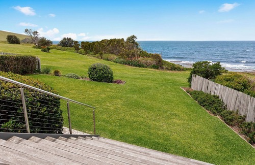 Gerroa House | OCEANZEDGE - Ultimate Oceanfront - Cosy fireplace