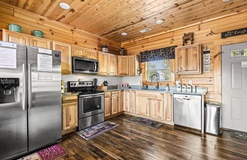 Sevierville Cabin | Oct 19-24 still available! 3br 3 bath - View - Game Rm - Hot Tub - 18mi to PF