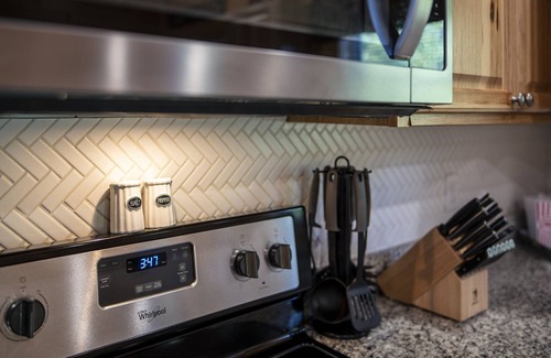 Sevierville Cabin | Oct 19-24 still available! 3br 3 bath - View - Game Rm - Hot Tub - 18mi to PF