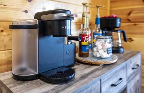 Sevierville Cabin | Oct 19-24 still available! 3br 3 bath - View - Game Rm - Hot Tub - 18mi to PF