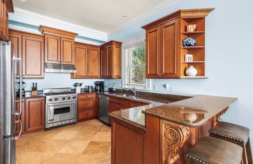 Delos House | Oct-Dec Reduced!*On Beach*2 Pools*Elevator!