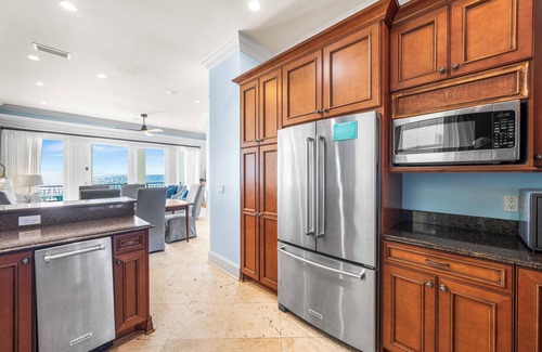 Delos House | Oct-Dec Reduced!*On Beach*2 Pools*Elevator!