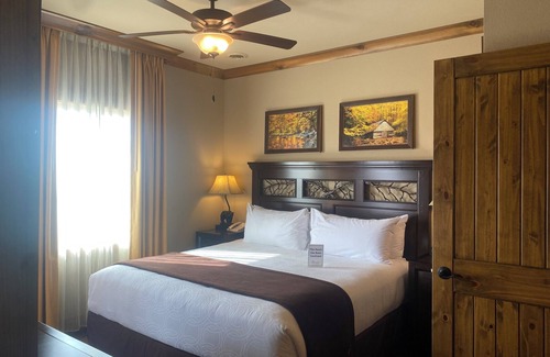 Gatlinburg Resort | October Color Week at Westgate Smoky Mt Resort-1 Bed. Available 10-18 to 10-25.