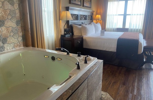 Gatlinburg Resort | October Color Week at Westgate Smoky Mt Resort-1 Bed. Available 10-18 to 10-25.
