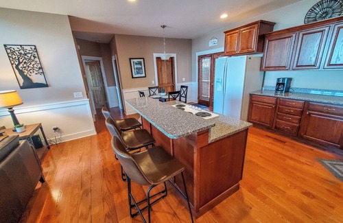 Stonebridge Cabin | October Escape with Mountain Views @ Deuces Wild