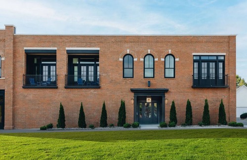 Buechel Hotel | Odd Bird at The Purple Martin! 2 beds and 2 full baths in Norton Commons