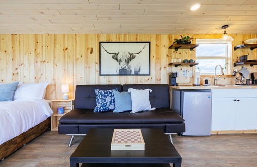 Whitehall Other | Off-grid farm stay with spectacular mountain views!