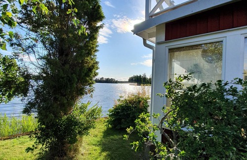 Unnaryd House | Off to the north: House Lena in southern Sweden for 2 - 4 people, directly on the lake