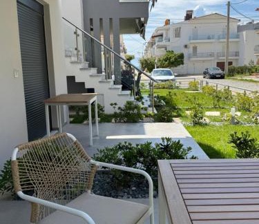 Ofrinion Apartment | Ofriniou Heaven - 200m from the Beach - Swimming Pool Access - Starlink WIFI