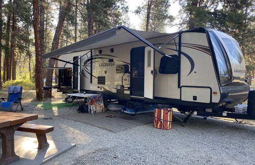 Vernon House | Okanagan Lakefront RV w/boat launch in residential/seasonal community.