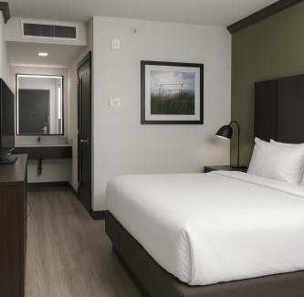 Wheatland Hotel | OKC Del Sol Casa Suites- Extended Stay