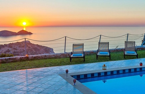 Drosia Villa | Okeanides Villas, 3-bedroom sea view Villas, 800 meters from a sandy beach