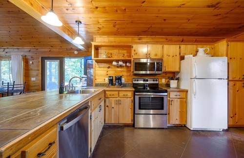 Broken Bow Cabin | Okehi Pine Cabin With Wood Burning Fireplace and Outdoor Hot Tub by Redawning