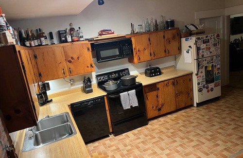 Ludlow House | Okemo Ski Retreat sleeps 16 comfortably and 1 mile to the mountain