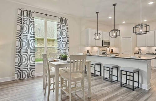 College Station House | Ol’ Army Escape ~ Beautiful & Spacious Retreat in Aggieland!