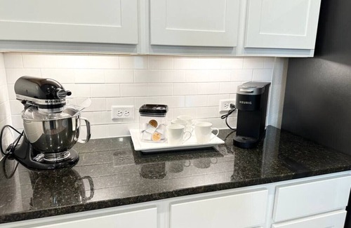 College Station House | Ol’ Army Escape ~ Beautiful & Spacious Retreat in Aggieland!