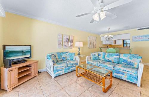 Avon By The Sea Apartment | Ola Grande by Happy Palm Stays