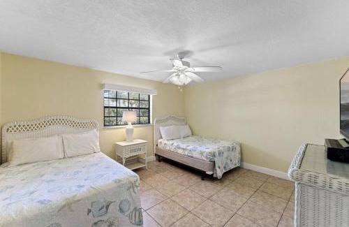 Avon By The Sea Apartment | Ola Grande by Happy Palm Stays