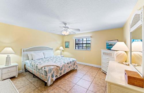 Avon By The Sea Apartment | Ola Grande by Happy Palm Stays