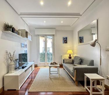 Antiguo Apartment | Olas de Ondarreta - Local Rentss