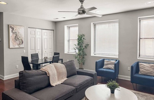 Old City Apartment | Old City Gem | Chic 2BR Retreat with Modern Comfort