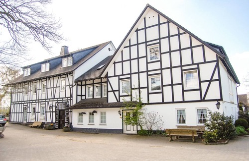 Niederberndorf Apartment | Old farmhouse - attic room on the right